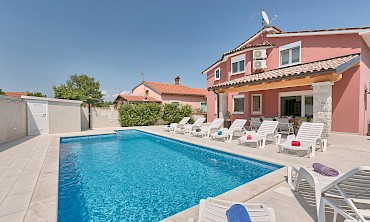 Villa Nikol