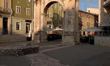 Istria Rentals - Sights - The Triumphal Arch of the Sergi